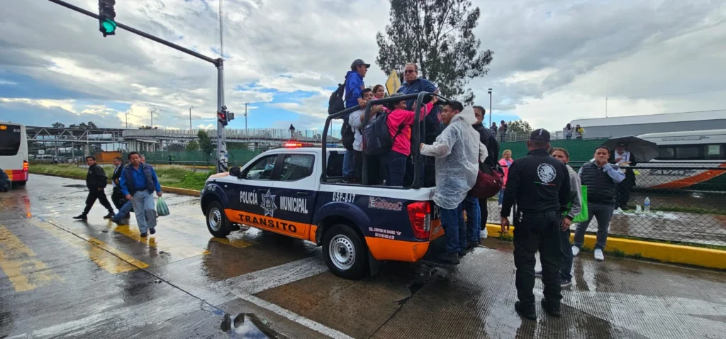 Personal de Operativo Tormenta da atención inmediata a encharcamientos