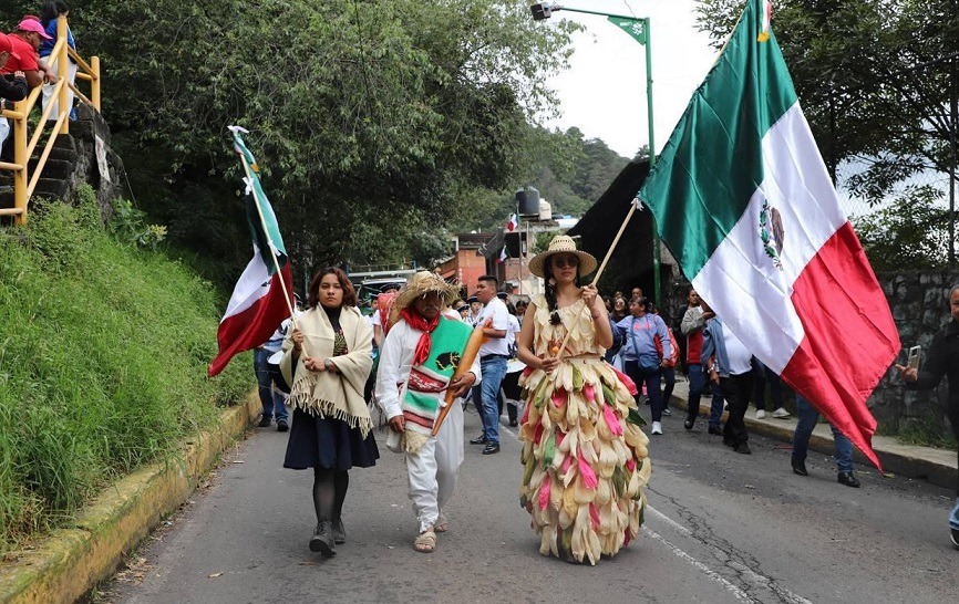 Desfile del 16 de septiembre en San Bartolo Ameyalco refuerza identidad y tradiciones de los pueblos originarios 