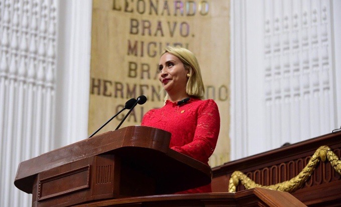 Ana Buendía presenta iniciativa para la inclusión de personas de talla baja