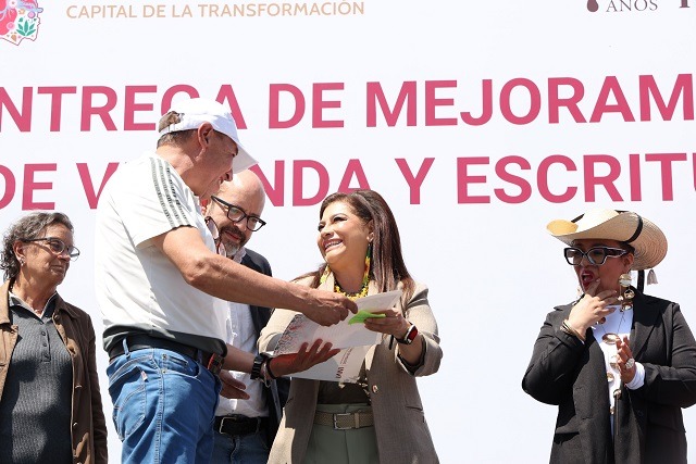Entrega Clara Brugada  más de 6 mil créditos de mejoramiento de vivienda y 400 escrituras, con inversión de mil 115 millones de pesos