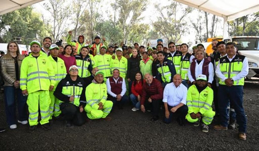 La Jefa del Ejecutivo Federal encabezó la entrega de cuatro trenes de pavimentación para los municipios de Chalco, Chimalhuacán, Tlalnepantla y Valle de Chalco
