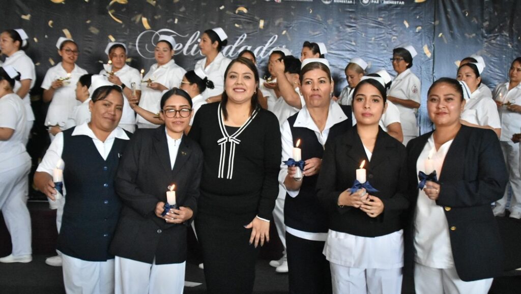 Entrega alcaldesa de Tláhuac reconocimientos a 300 egresadas y egresados de auxiliar de enfermería