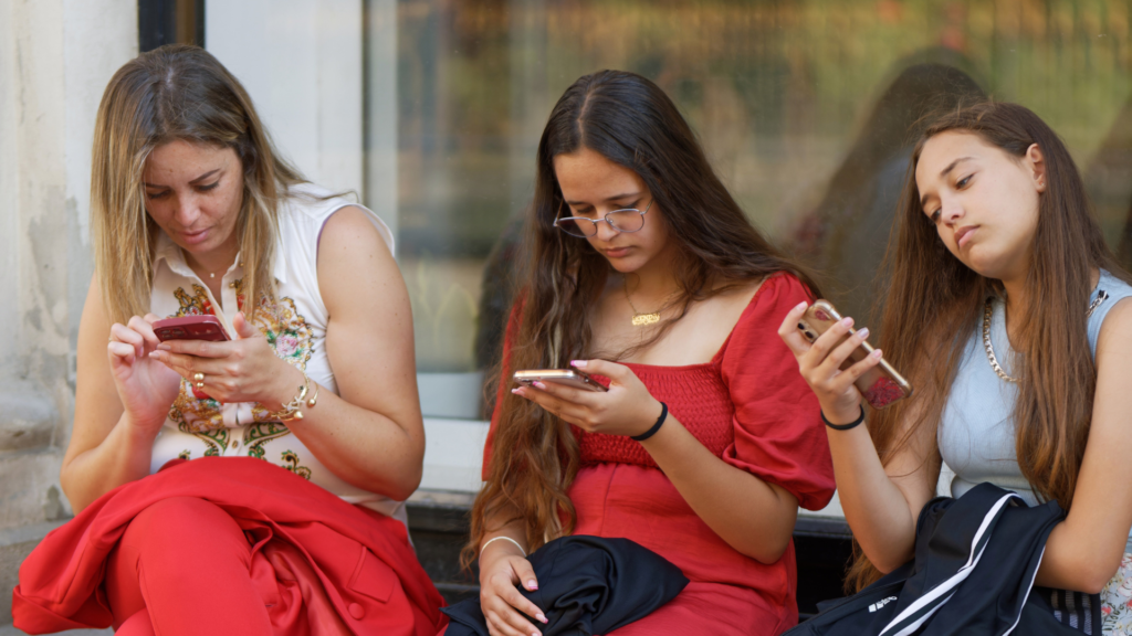 Ola mundial por regular el ingreso de menores a redes sociales