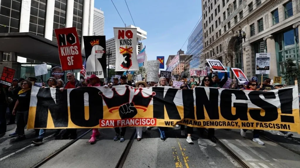 Millones de estadunidenses marchan en contra de las guerras de Trump en Medio Oriente y las redadas