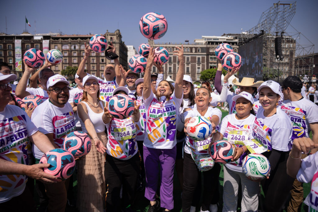 MÉXICO BATE RÉCORD GUINNESS DE LA CLASE DE FÚTBOL MÁS GRANDE DEL MUNDO. CONSOLIDA EL MUNDIAL SOCIAL Y MANDA UN MENSAJE DE PAZ Y NO DE GUERRA: CLARA BRUGADA
