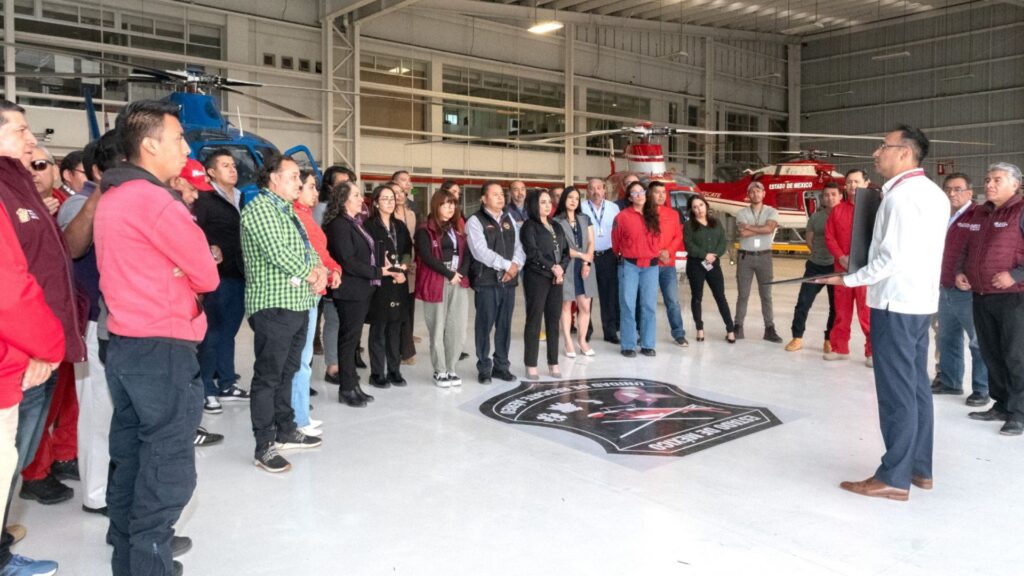 Reconoce Delfina Gómez al Grupo Relámpagos por 31 años de servicio en el EdoMéx