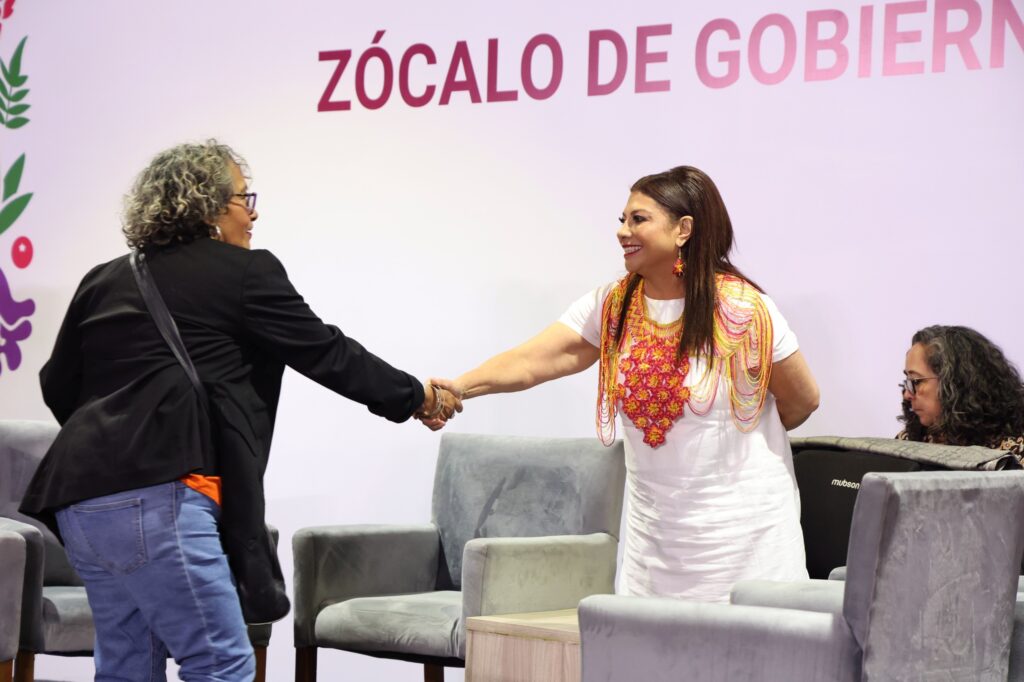 Clara Brugada atiende en audiencia ciudadana a casi 4 mil personas, entre ellas a comerciantes del mercado La Nueva Viga