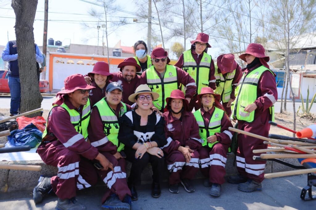 Embellecen Ecatepec con los programas Camellones y Senderos Seguros