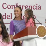 Inicia entrega de Tarjetas de la Beca Rita Cetina; 9.9 millones de estudiantes beneficiados
