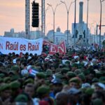 Miles de cubanos marchan en las calles para defender a Raúl Castro y la soberanía de la isla