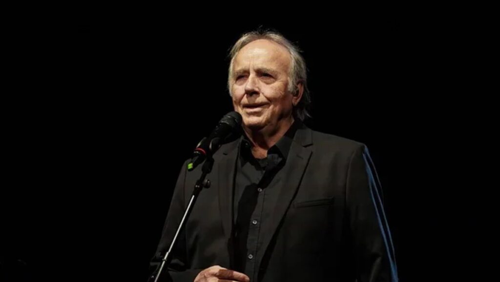 La Academia de la Música de España premia al cantautor Joan Manuel Serrat.
