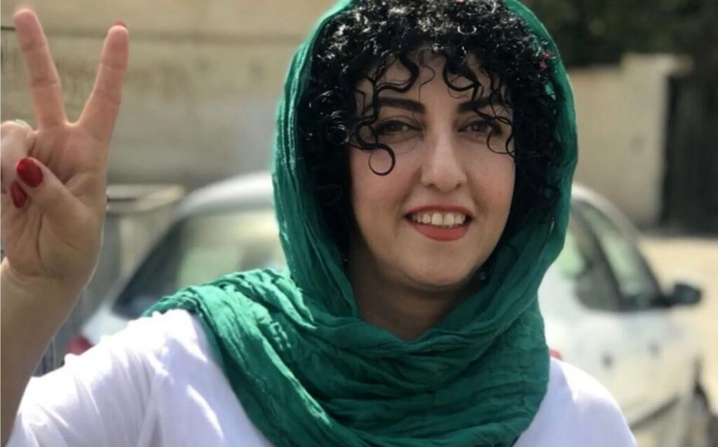 Teherán libera a la Nobel de la Paz, Narges Mohammadi, tras dos infartos en prisión