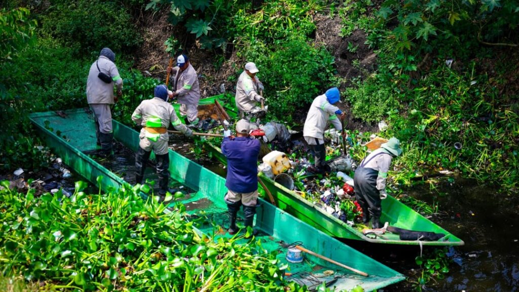Tláhuac, Xochimilco e Iztapalapa retiran más de 400 toneladas de basura en canal de Chalco
