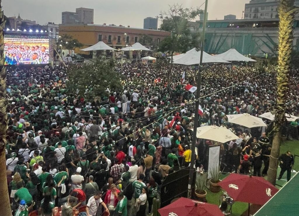 Aficionados celebran triunfo de México contra Corea del Sur en toda la CDMX