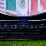 Mientras que México recibe al mundo y conquista corazones, Estados Unidos lo examina y enfrenta crisis