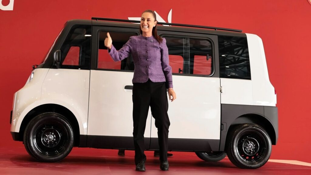 Presidenta Sheinbaum presenta “Olinia 1”, el primer vehículo eléctrico mexicano