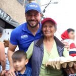 Lleva Anuar Azar huevo a 10 pesos para apoyar economía familiar en Atizapán