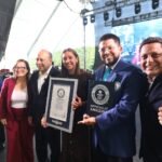 Impone Venustiano Carranza Récord Guinness de la torta más grande del mundo