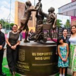 Tlalpan: nuevo símbolo de identidad mundialista; Gaby Osorio y la artista plástica Edysa Ponzanelli develan escultura