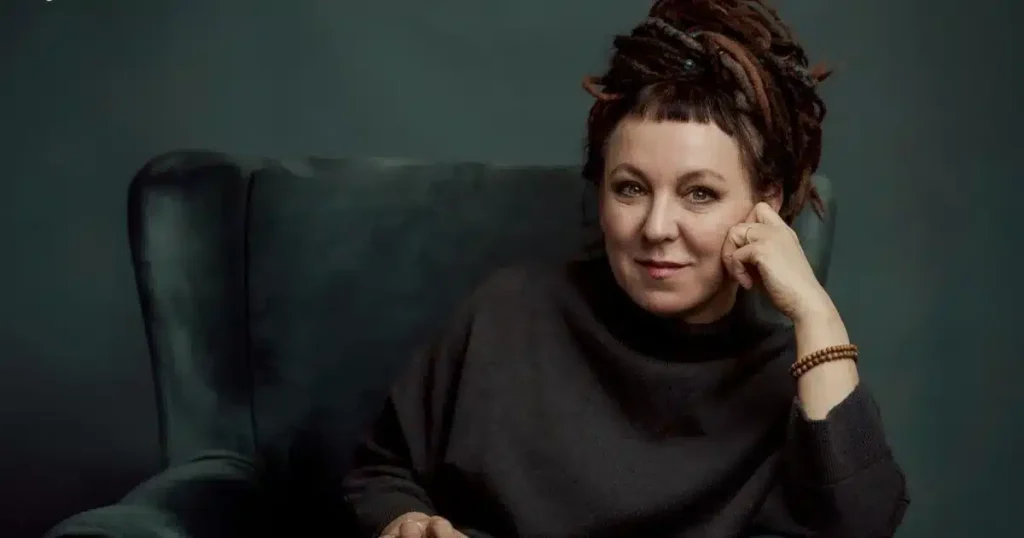 Olga Tokarczuc, Nobel de Literatura pide ayuda al oráculo digital (IA). Su talento se pone en duda