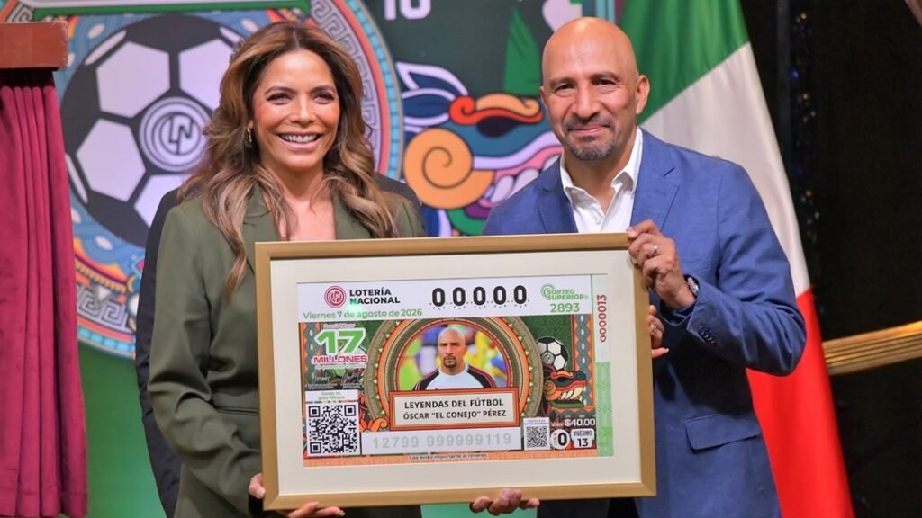 Leyendas del Futbol mexicano integran serie de billetes conmemorativos presentados por Lotería Nacional