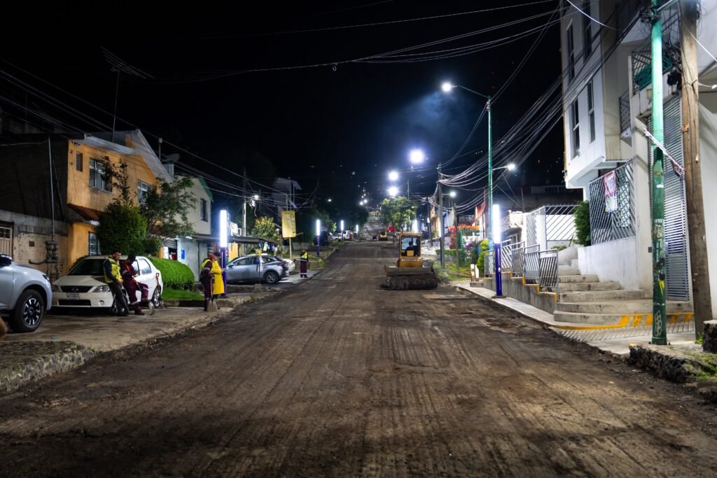 Durante jornada nocturna, alcaldesa Gaby Osorio supervisa trabajos de repavimentación; Tlalpan invierte 215 mdp y atenderá más de 30 mil baches en 2026