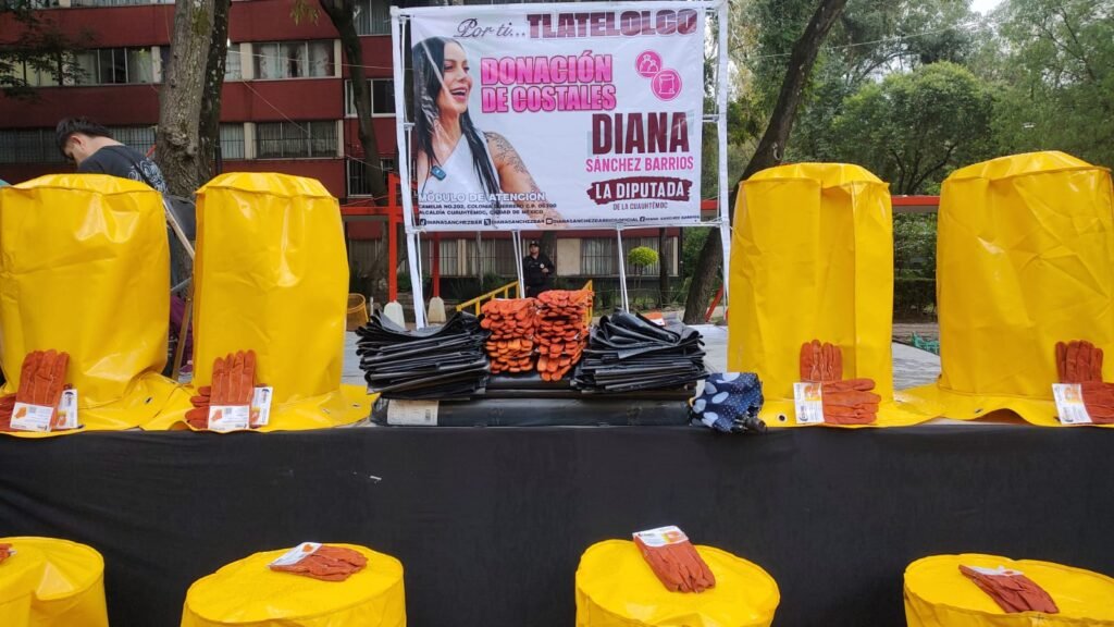 Diana Sánchez Barrios hace entrega de material y cumple con vecinos de UH Tlatelolco