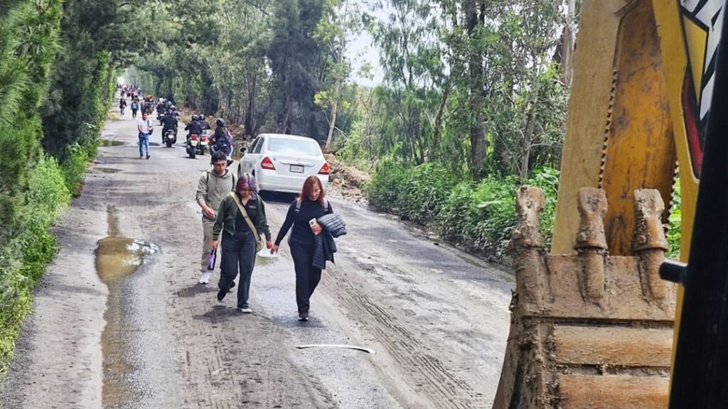 Concluyen con éxito labores de desazolve y reforzamiento en la carretera Tláhuac-Chalco