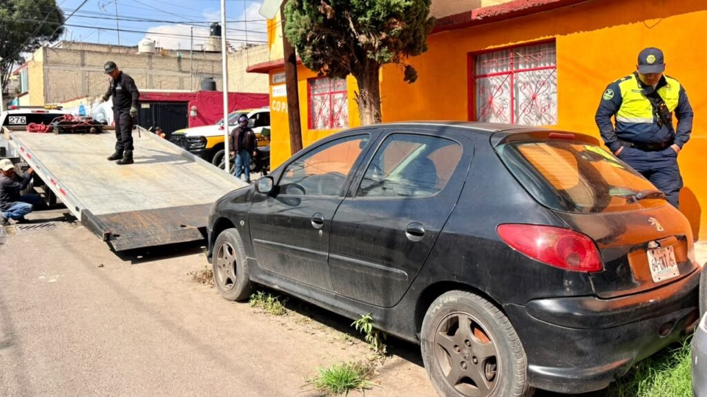 Operativo en Tláhuac de chatarrización para liberar vías y recuperar espacio público