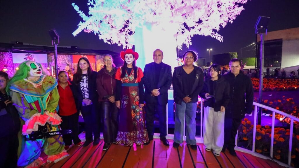 Ante más de 15 mil personas, Venustiano Carranza inicia celebración de Día de Muertos